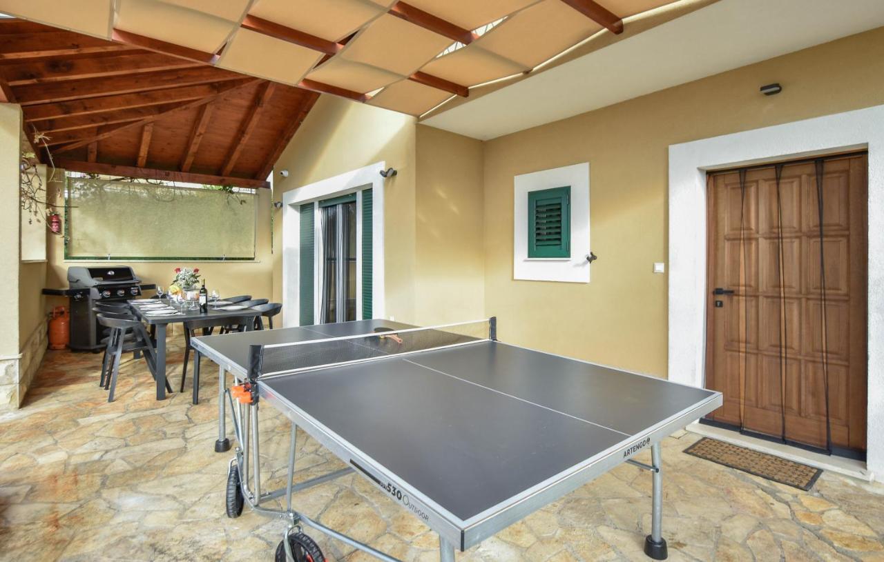 Villa Mater - Luxuriously Equipped Villa With A 15M Long Swimming Pool Zrnovnica Ngoại thất bức ảnh
